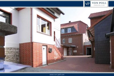 Zwei Zweifamilienhäuser mit Ausbaureserve und vier Garagen im Doppelpack