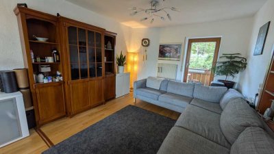 Diese charmante 2,5-Zimmer-Dachgeschosswohnung