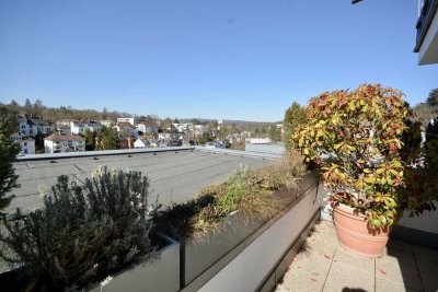 Über den Dächern von Wiesbaden: PTH Wohnung mit Aussicht