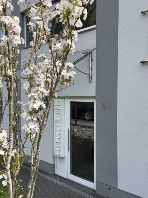 Neuwertiges Mehrfamilienhaus mit 12 Parteien