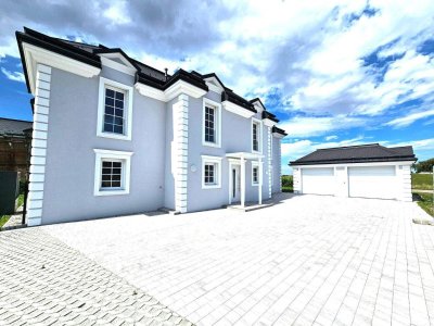 Moderne Doppelhaus-Villa in Niederösterreich: Erstbezug mit Garten, Garage und einen Stellplatz!