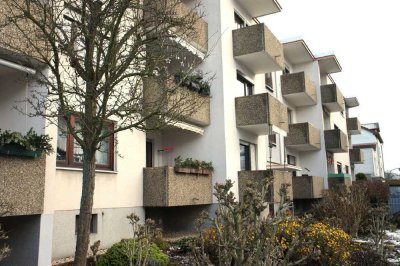 Gut geschnittene 3-Zimmer-Wohnung in beliebter Lage von Obertshausen mit Balkon und Carport