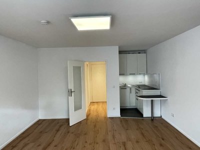 Bad Godesberg-Villenviertel, modernes Appartement mit Balkon.