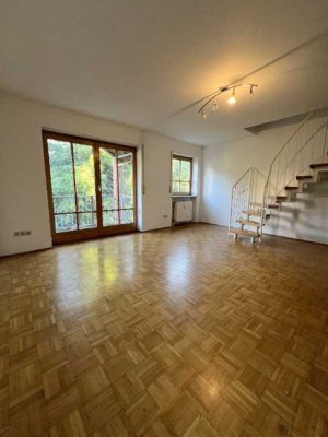 Wohnen über zwei Ebenen – großzügige 3-Zimmer-Maisonette mit Süd-Balkon in ruhiger Lage von Allach