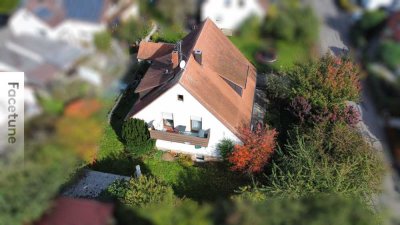 Zweifamilienhaus mit schönem Garten in der Nähe von Rothenburg ob der Tauber