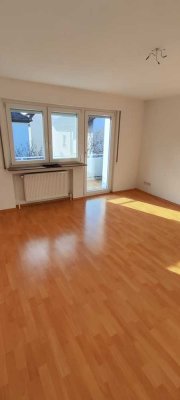 Helle 3-Zimmer-Wohnung in Heilbronn-Böckingen - mit Balkon. Mit Garage. Attraktiv für Kapitalanleger
