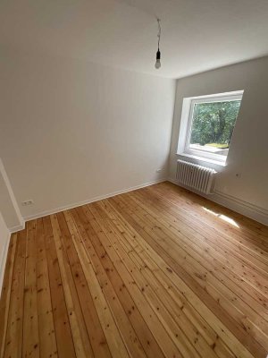 1 Zimmer Wohnung frisch saniert.