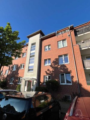 3 Zimmer Wohnung mit EBK, Terrasse, PKW Stellplatz