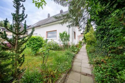 Schöne Doppelhaushälfte mit Terrasse, Balkon und Garten in ruhiger Lage