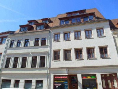 Ruhig zur Hofseite und zentral im Zentrum * 2-Zimmer-Wohnung mit XXL-Balkon und guter Einbauküche