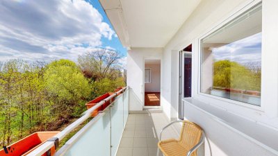 HERRSCHAFTLICH, RUHIG UND MIT GRÜNBLICK: WOHNUNG MIT LOGGIA &amp; GARAGE NÄHE KRANKENHAUS