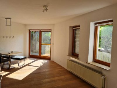 Freundliche 2-Zimmer-Souterrain-Wohnung mit Terrasse und Einbauküche in Schwieberdingen