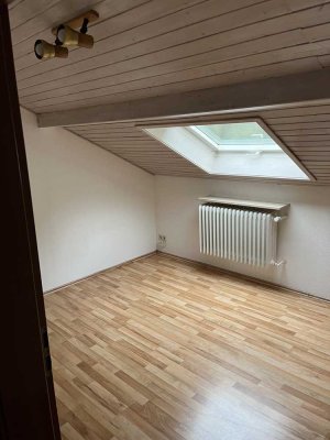 2-Zimmer Dachgeschosswohnung in zentraler Lage!