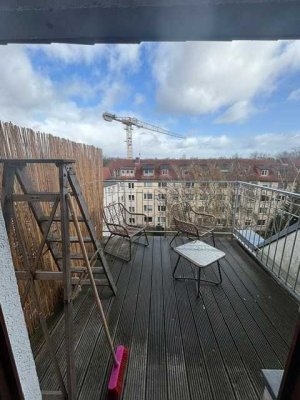 Drei Zimmer in Hamburg: Helle Dachgeschosswohnung mit Balkon