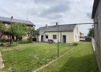 Einfamilienhaus mit schönem Garten und Nebengebäude