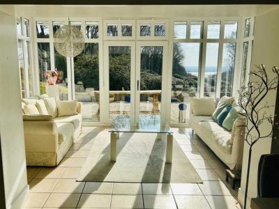 Stilvolle Terrassenwohnung mit Elbblick auf traumhaften Parkgrundstück