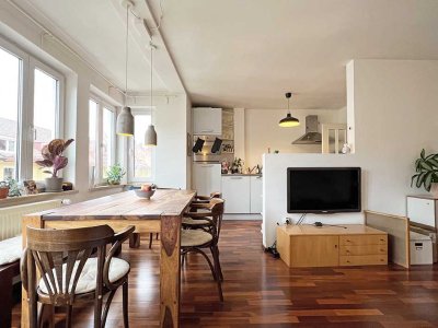 Große 2-Zimmer-Wohnung im 4.OG mit Aufzug