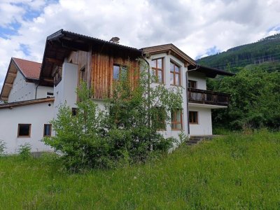 Selten!! Zweifamilienhaus in Rinn, auf 1800 qm großem Grundstück