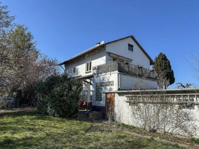 Solides Zweifamilienhaus mit Ausbaureserve im Dachgeschoss!