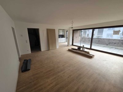 Sonnige 4-Zimmer Wohnung mit Balkon in Frankfurt-Oberrad