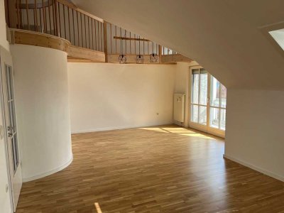 Gemütliche Dachgeschosswohnung mit Galerie und Balkon in Aichach-Unterwittelsbach
