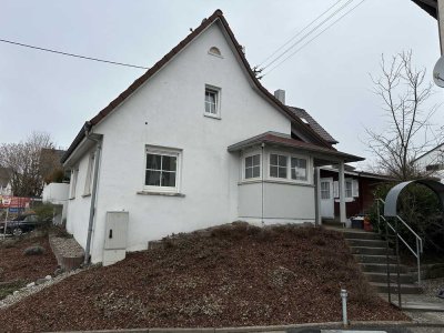 Charmantes Einfamilienhaus mit großer Terrasse, Gartenmitbenutzung & Parkplatz
