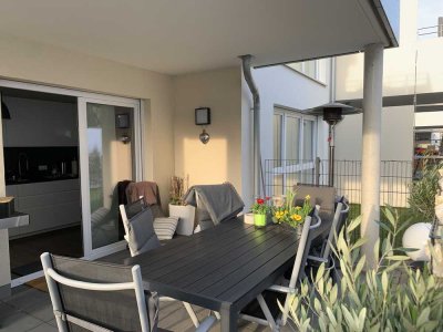 *Attraktive geräumige 3-ZKB-Erdgeschosswohnung mit Terrasse und kleiner Grünfläche*