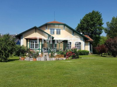 Französisches Jagd-Chalet – nur 30 Minuten von Wien: 2.000 m² Grundstück in unverbaubarer Ruhelage