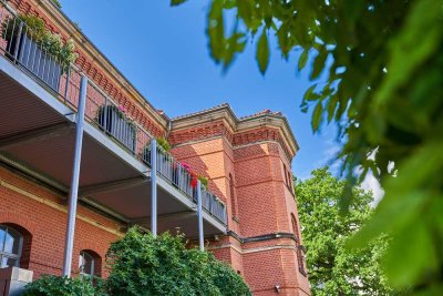 Wohnen & Arbeiten : helles Büro/Praxis in der königlichen Reitakademie mit großem Balkon, EBK, TG.