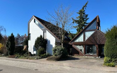 Hundsmühlen - unkonventionelles Wohnhaus mit 2 Einliegerwhg. + sep. Wohneinheit. Bezugsfrei!