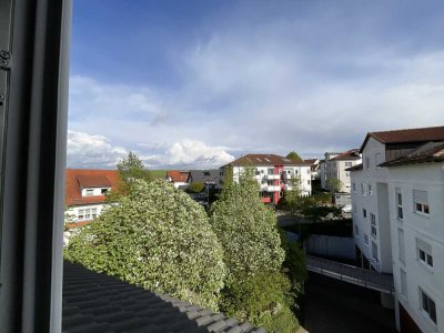 Helle, geschmackvolle 2,5-Zimmer-Dachgeschosswohnung mit geh. Innenausstattung mit EBK in Grafenau