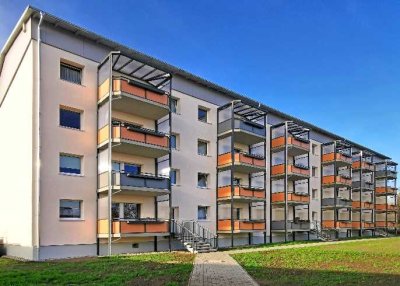 Kleine Single-Wohnung mit Wanne und großem Balkon