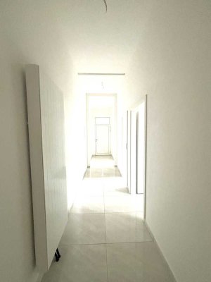 *OHNE PROVISION* Charmante & modernisierte 4-Zi.-Wohnung inkl. 2x Stellplätze, Terrasse, Garten & Ke