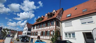 Geräumige 5-Zimmer-Maisonette-Wohnung mit gehobener Innenausstattung mit EBK in Pfullingen
