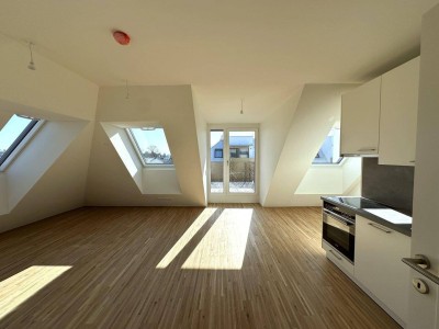 2-Zimmer Dachgeschosswohnung mit sehr geräumigem Wohnzimmer - Erstbezug + Provisionsfrei!