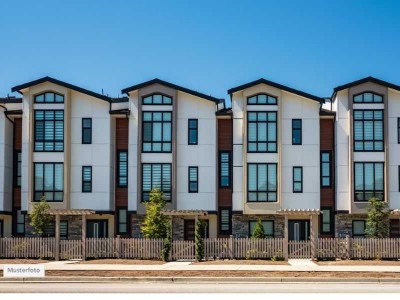 Provi frei Doppelhaushälfte mit Garage in 47178 Duisburg -