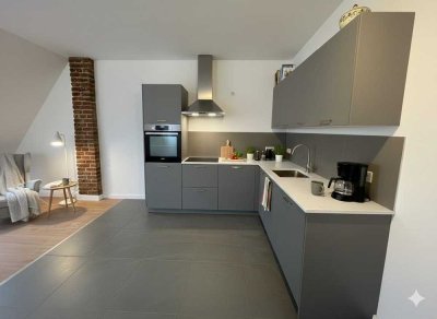 Exklusive 3-Zimmer Altbau-Wohnung mit Dachloggia - kernsaniert 2025