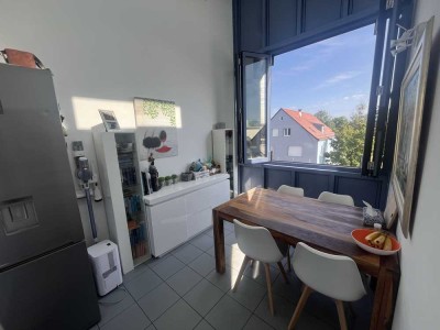 Attic Apartment mit 4,5 Zimmern und Aufzug in Germering