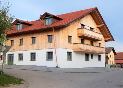 Neuwertige, gemütliche 2-Zimmer-Dachgeschoss-Wohnung mit Balkon in Tauting