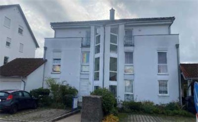 Charmante 3-Zimmer-Wohnung im Erdgeschoss mit Gartenanteil und Garage zu vermieten