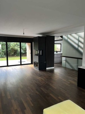 Attraktive und vollst. renovierte 5-Raum-Doppelhaushälfte mit geh. Innenausstattung
