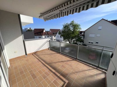Stilvolle, lichtdurchflutete 2-Zimmer-Wohnung mit Balkon und EBK in Schönaich
