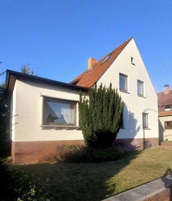 Einfamilienhaus mit 7 Zimmern + und Dachgalerie sucht  Anschluss