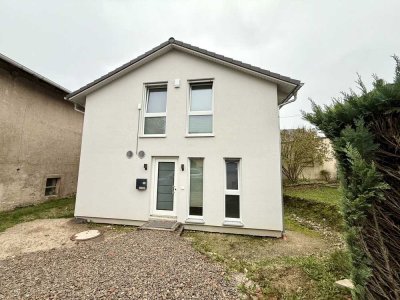 Neubau mit Garten und zwei Garagen in zentraler Lage von Perl- Borg