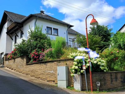Großzügiges, freistehendes Einfamilienhaus in Grafschaft-Lantershofen