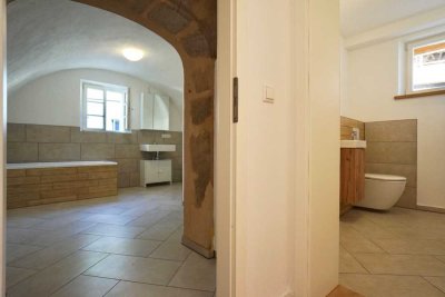 Denkmalgerecht generalsanierte 3-Zimmer Wohnung mit Gewölbebad und Terrasse in Nürnberg-Kornburg