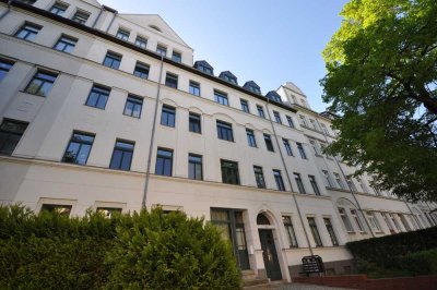 3 - Raum Wohnung mit großer Wohnküche und Balkon