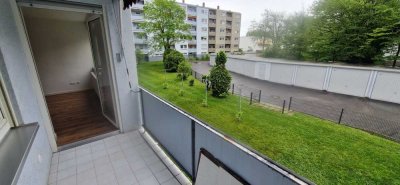 Stilvolle, sanierte 3-Raum-Souterrain-Wohnung mit Balkon und EBK in Ludwigshafen am Rhein