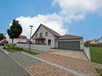 Modernes Premium-Einfamilienhaus mit Pool, großer Doppelgarage und hochwertiger Ausstattung