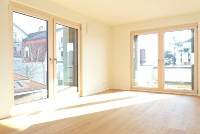 Neuwertige Terrassenwohnung mit zwei Zimmern sowie Balkon und EBK in Starnberg